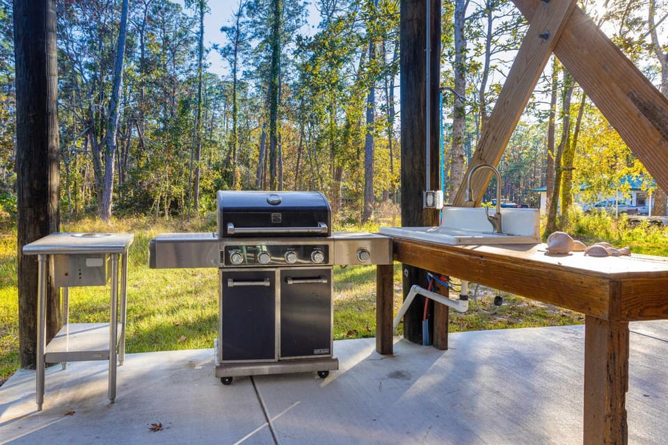 Gorgeous new-build with boat parking bunk room WiFi AC - dogs welcome House in Dauphin Island