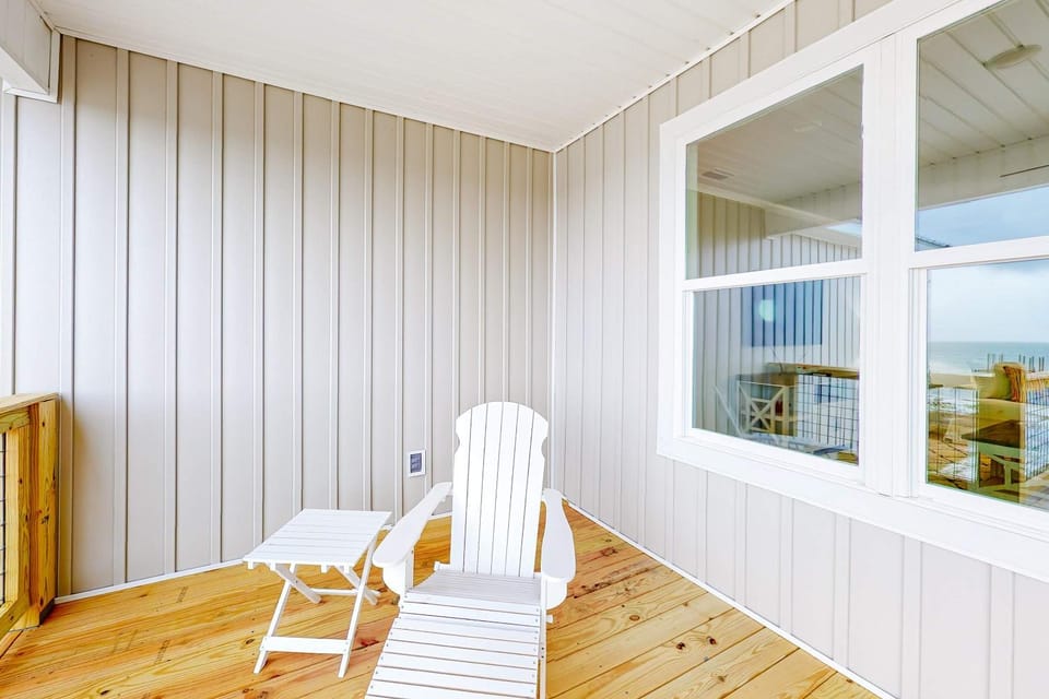 Beautiful beach house with WiFi Gulf view central AC washer dryer - dogs OK House in Dauphin Island