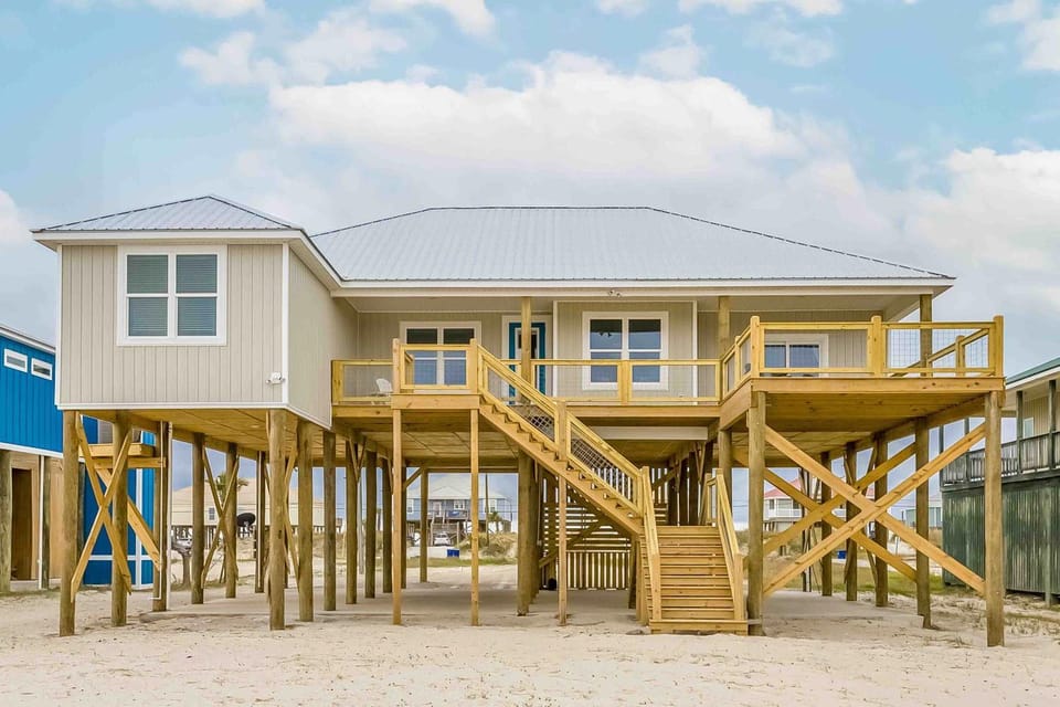 Beautiful beach house with WiFi Gulf view central AC washer dryer - dogs OK House in Dauphin Island