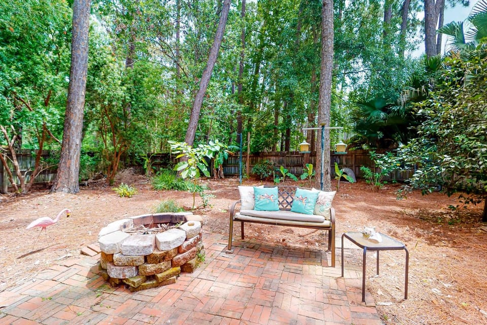 Dreamy island home with outdoor kitchen gas grill firepit WiFi & lush yard House in Dauphin Island