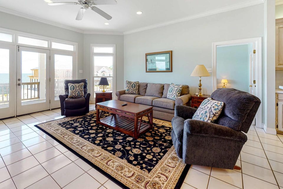 Fantastic beachfront home with full kitchen central AC & washer dryer House in Dauphin Island