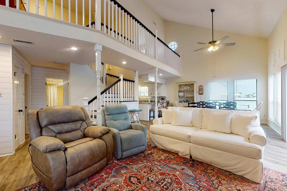 Bayfront home with boat dock water views deck & fish cleaning station House in Dauphin Island