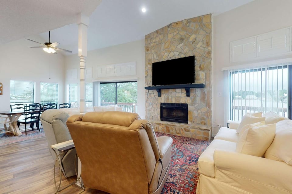 Bayfront home with boat dock water views deck & fish cleaning station House in Dauphin Island