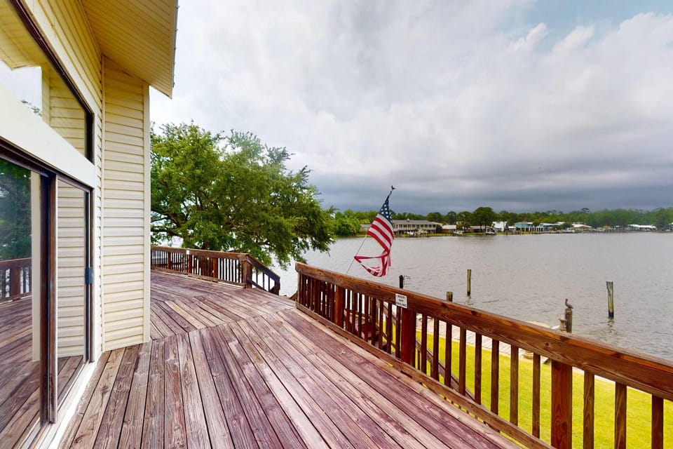 Bayfront home with boat dock water views deck & fish cleaning station House in Dauphin Island