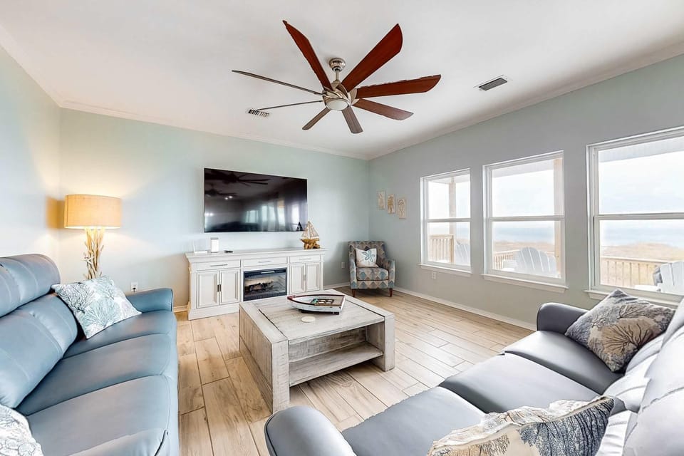 Dog-friendly waterfront home with Gulf views & private beach lagoon access House in Dauphin Island