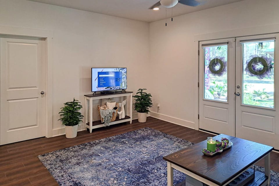 Cozy cottage located near the beach with gas grill yard & washer & dryer House in Dauphin Island