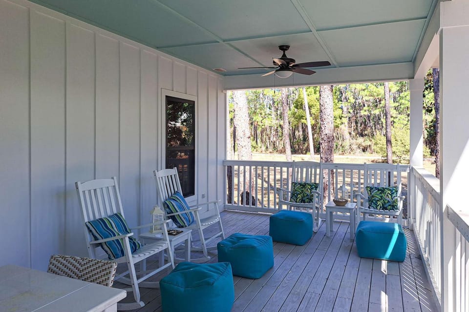 Cozy cottage located near the beach with gas grill yard & washer & dryer House in Dauphin Island