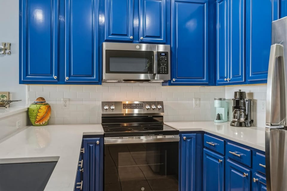 Perfect beachfront condo with pool internet and washer and dryer House in Dauphin Island