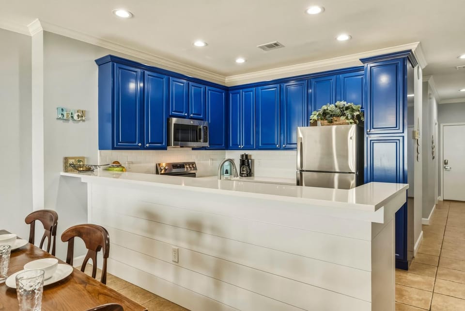 Perfect beachfront condo with pool internet and washer and dryer House in Dauphin Island
