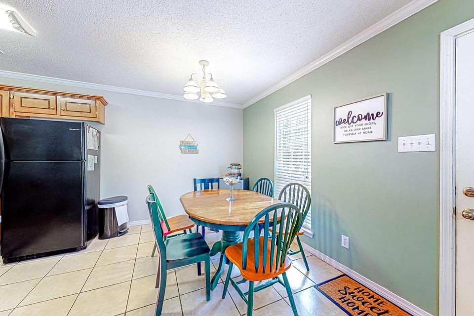 Perfectly located condo with beach access - deck internet W&D & AC House in Dauphin Island