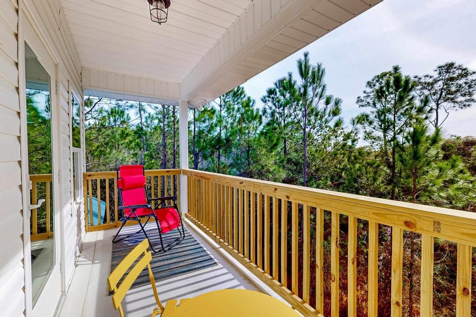 Peaceful hideaway with modern interior & spacious balcony - adjacent to the dune House in Dauphin Island