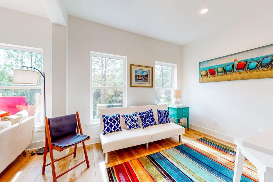 Peaceful hideaway with modern interior & spacious balcony - adjacent to the dune House in Dauphin Island