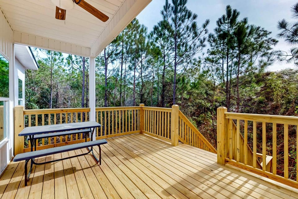 Peaceful hideaway with modern interior & spacious balcony - adjacent to the dune House in Dauphin Island