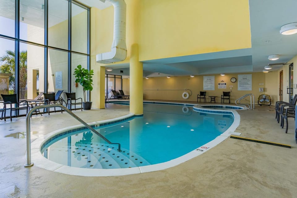 Beachfront condo with indoor & outdoor pools hot tub fitness center tennis House in Dauphin Island