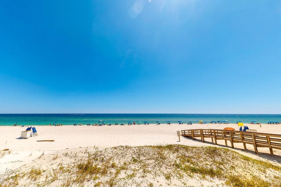 Beachfront beauty with private balcony beach access & shared pool hot tub House in Orange Beach