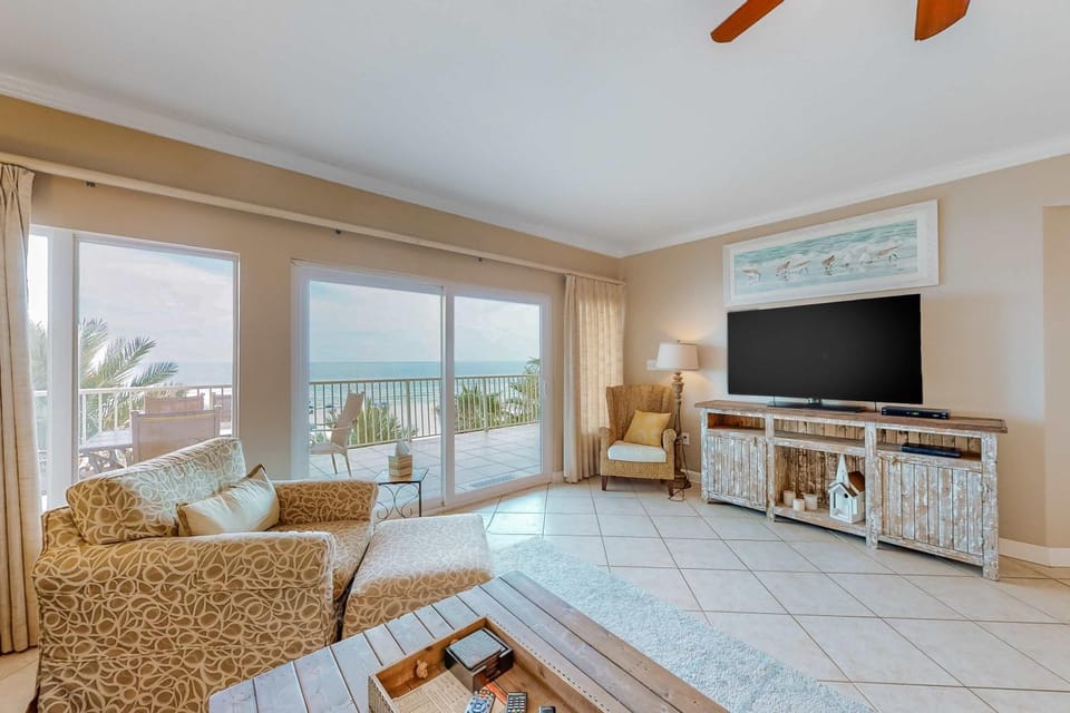 Beachfront condo with Gulf views indoor & outdoor pools hot tub gym & sauna House in Orange Beach