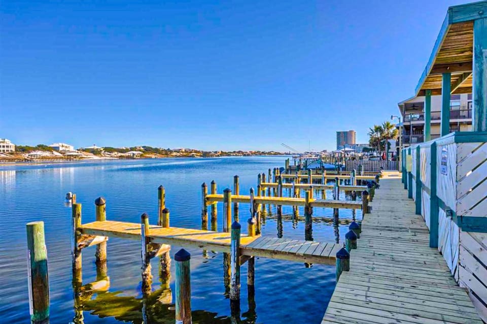 Gulf front condo with pool and beach access - breath taking balcony views House in Orange Beach