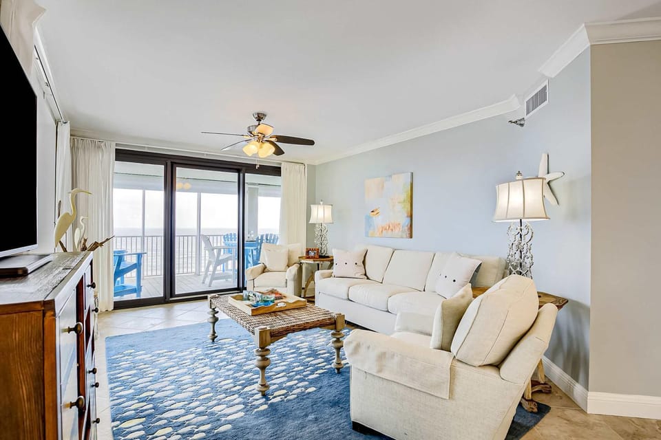 8th-floor Gulf front condo with balcony washer dryer pool & hot tub House in Orange Beach