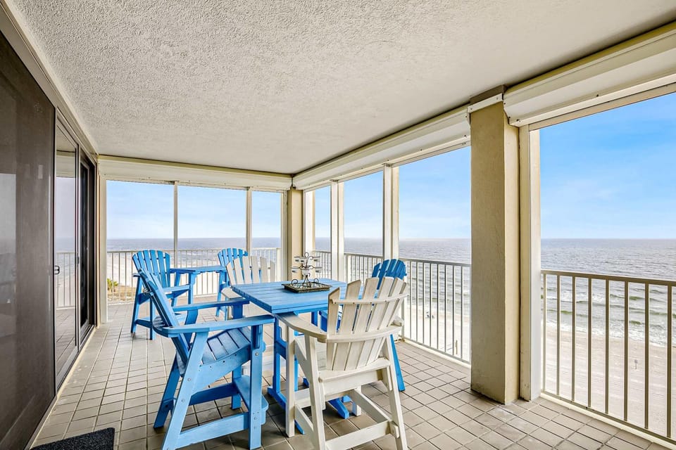 8th-floor Gulf front condo with balcony washer dryer pool & hot tub House in Orange Beach