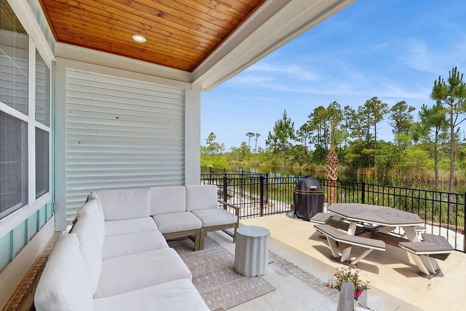 Modern beach house with porches private washer and dryer- walk to the beach House in Orange Beach