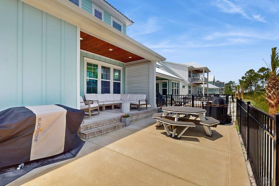 Modern beach house with porches private washer and dryer- walk to the beach House in Orange Beach