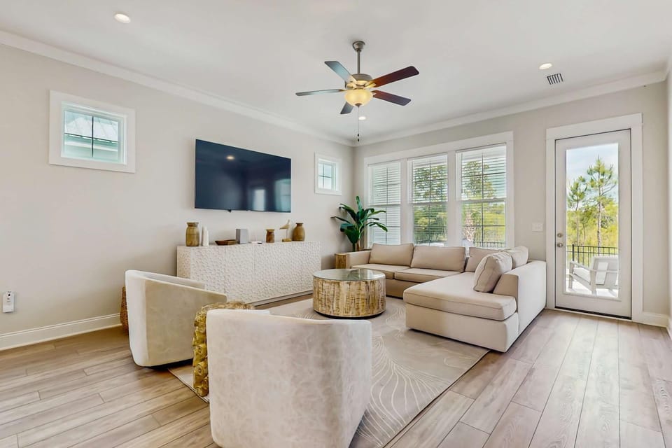 Modern beach house with porches private washer and dryer- walk to the beach House in Orange Beach