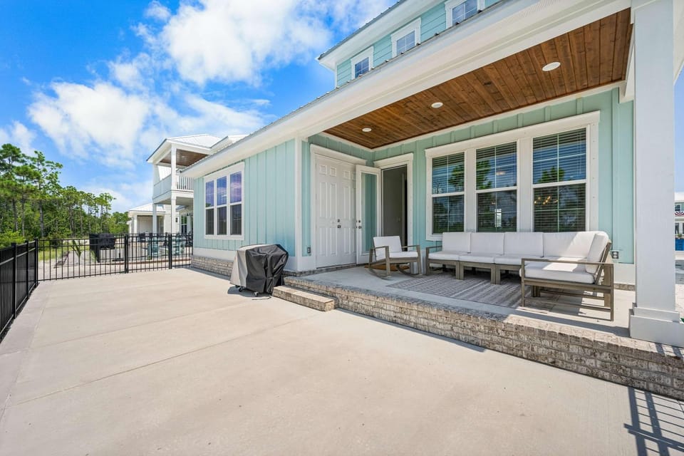 Modern beach house with porches private washer and dryer- walk to the beach House in Orange Beach