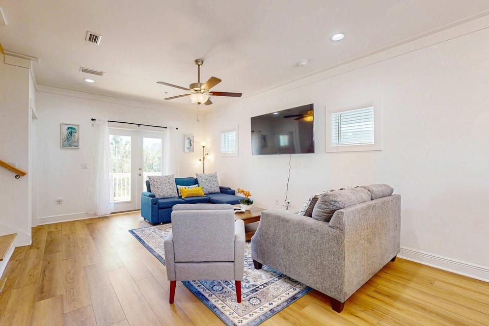 Brilliant beach house located walking distance to beach with community pool House in Orange Beach