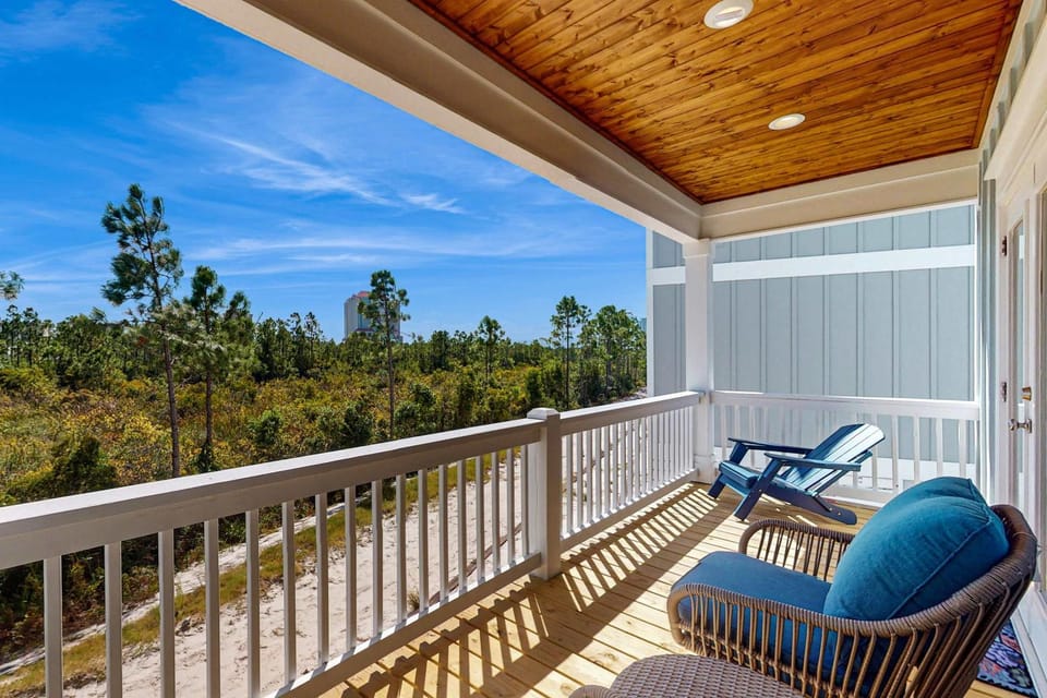 Brilliant beach house located walking distance to beach with community pool House in Orange Beach