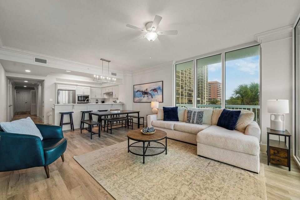 Brilliant water view condo with panoramc balcony views pool & beach access House in Orange Beach