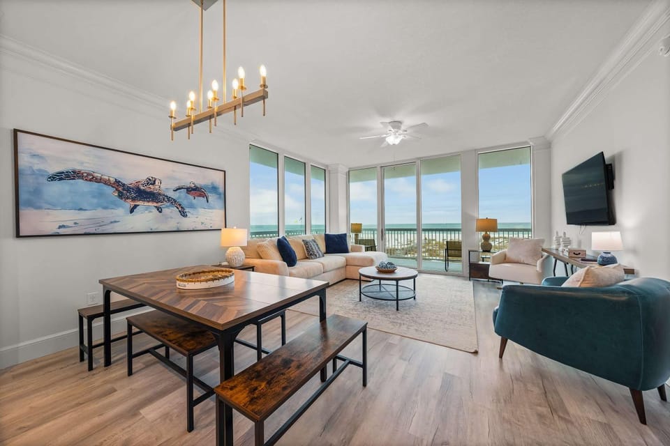 Brilliant water view condo with panoramc balcony views pool & beach access House in Orange Beach