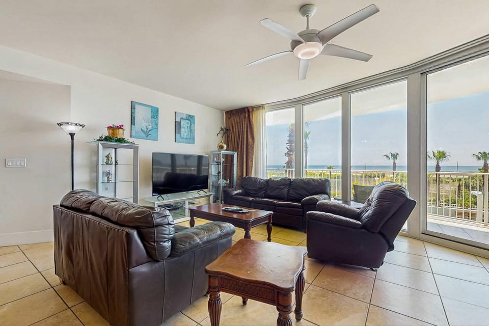 Beachview condo with lazy river marina multiple pools and internet House in Orange Beach
