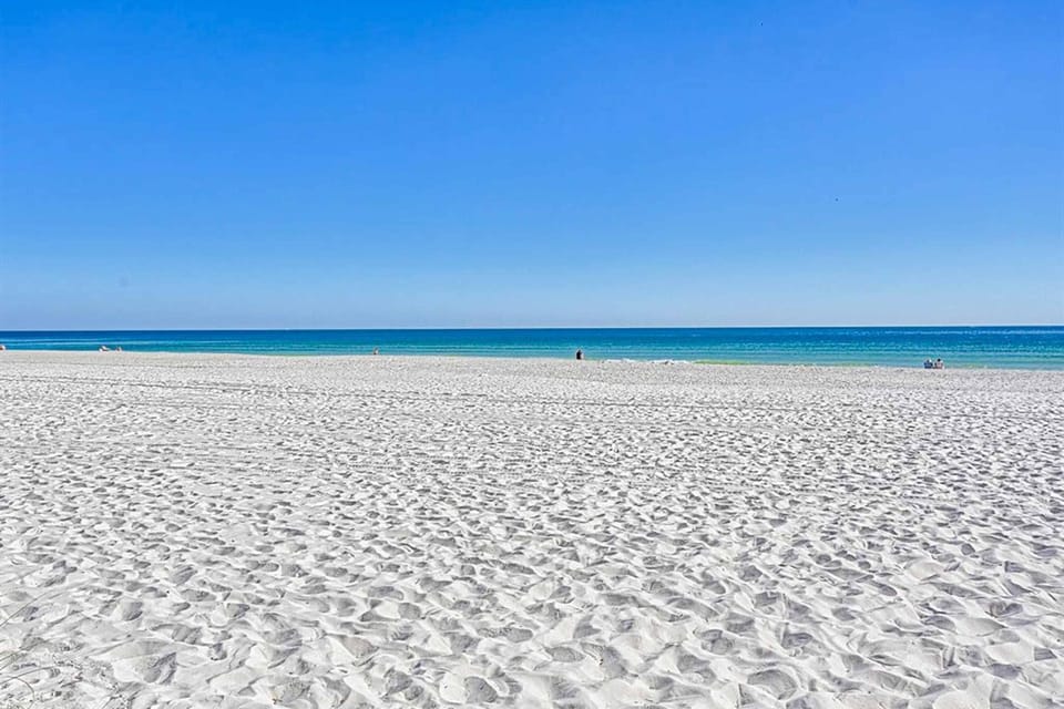Stylish beachfront condo with ocean views balcony pool access & grill House in Orange Beach