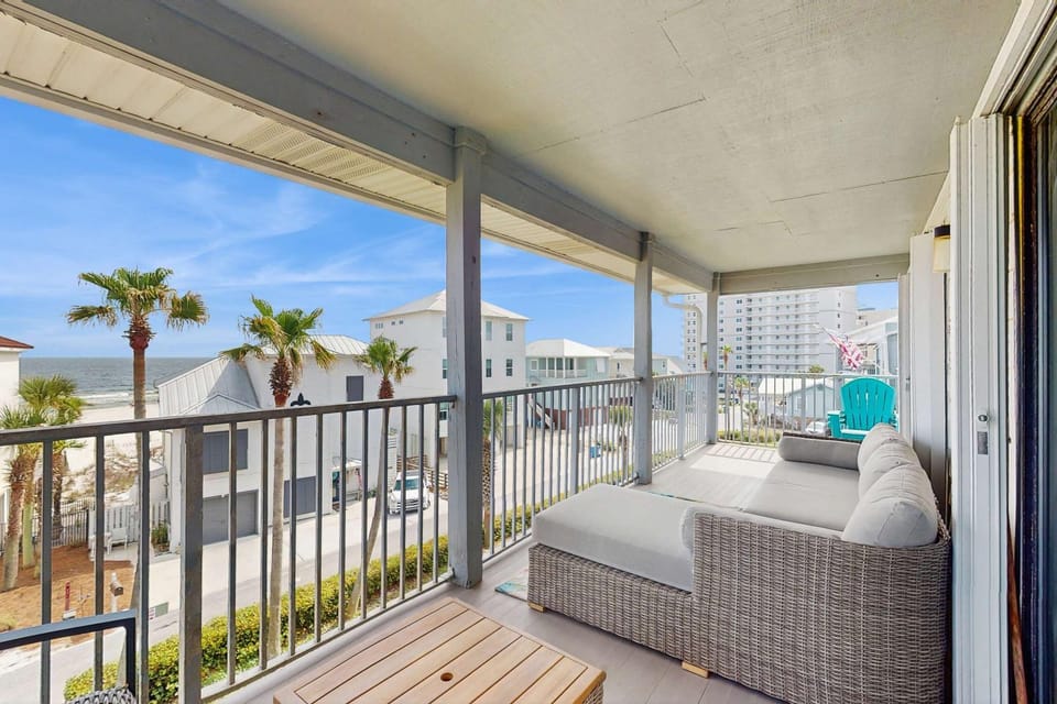 Stylish beachfront condo with ocean views balcony pool access & grill House in Orange Beach