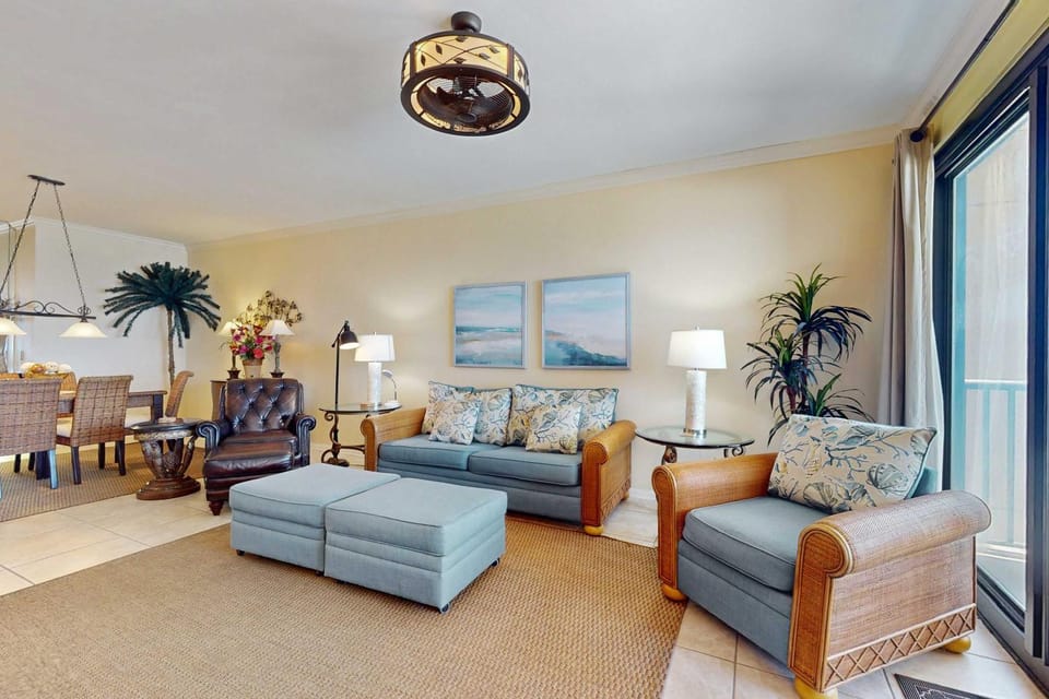 Bright beachfront condo with 2 Gulf-side pools tennis courts & fitness room House in Orange Beach