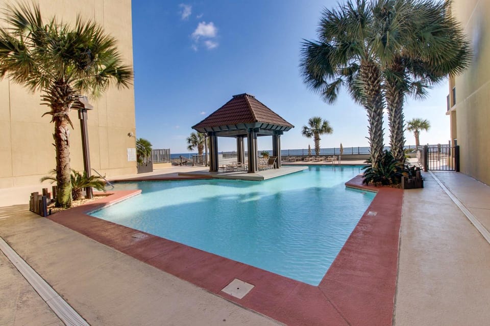 Bright beachfront condo with 2 Gulf-side pools tennis courts & fitness room House in Orange Beach