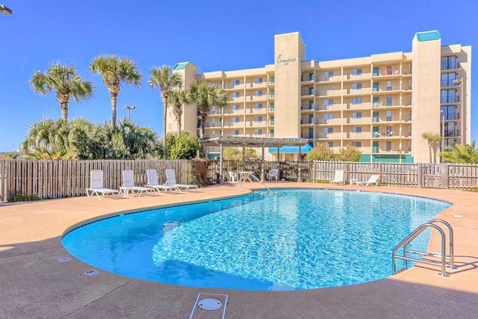Beachfront condo with pool private balcony & washer and dryer House in Orange Beach
