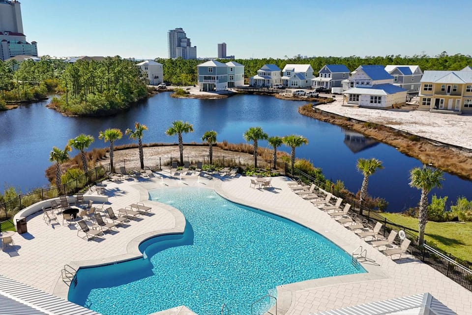 Gorgeous coastal home with plenty of space and easy beach access House in Orange Beach
