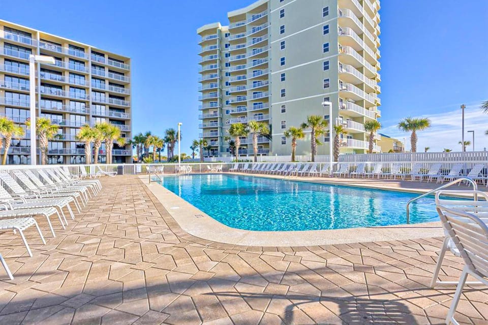 Coastal condo with water views shared pool and tennis court House in Orange Beach