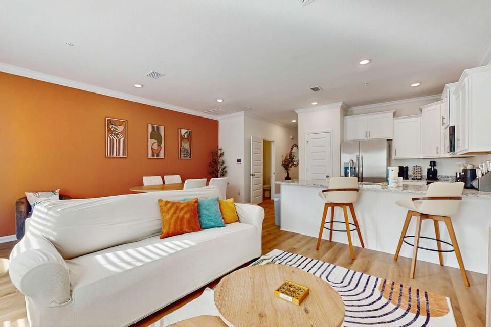 Dog friendly home near the Wharf with internet and free parking House in Orange Beach