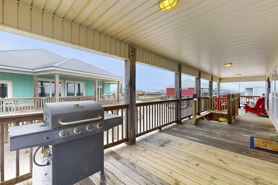Beach Front house with breathtaking views free WiFi full kitchen House in Dauphin Island