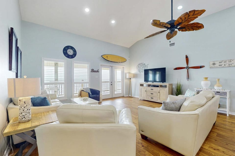 Beach Front house with breathtaking views free WiFi full kitchen House in Dauphin Island