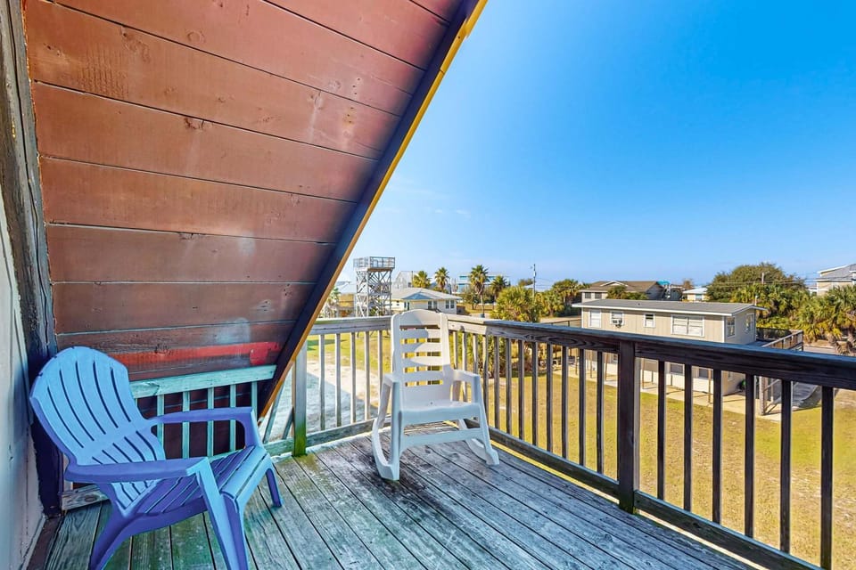 Unique beachside A-frame with porches fantastic views & ocean access House in Dauphin Island