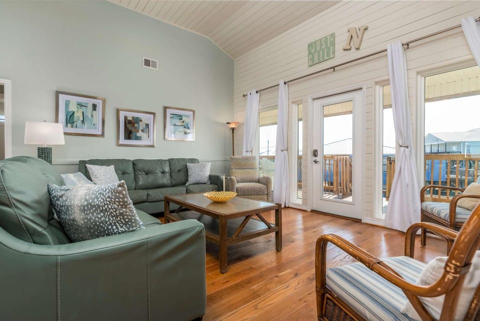 Dog-friendly seaside home with WiFi deck amazing views minutes from beach House in Dauphin Island