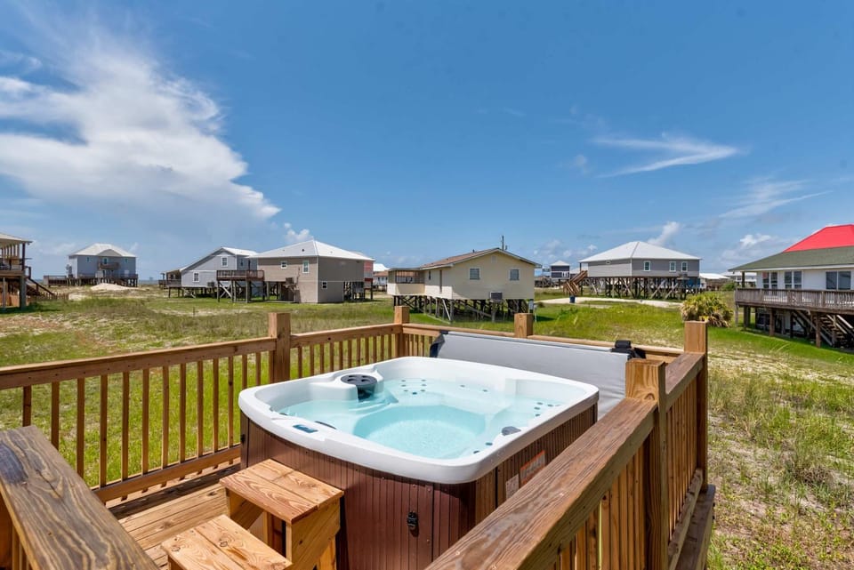 Dog-friendly seaside home with WiFi deck amazing views minutes from beach House in Dauphin Island
