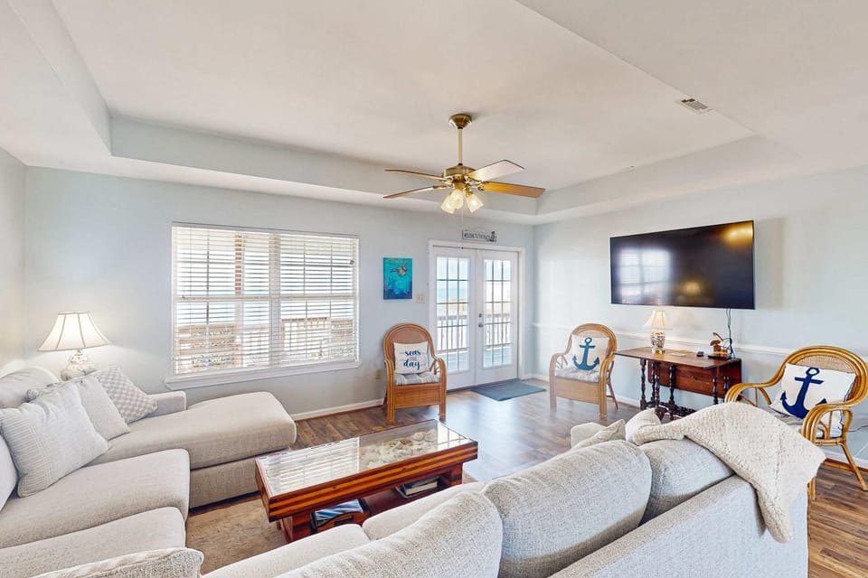 Dog-friendly beachfront home with spacious deck amazing views of the Gulf House in Dauphin Island