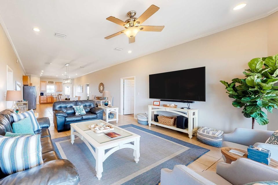 Bayfront home with beach access & breathtaking water views - dog-friendly House in Dauphin Island