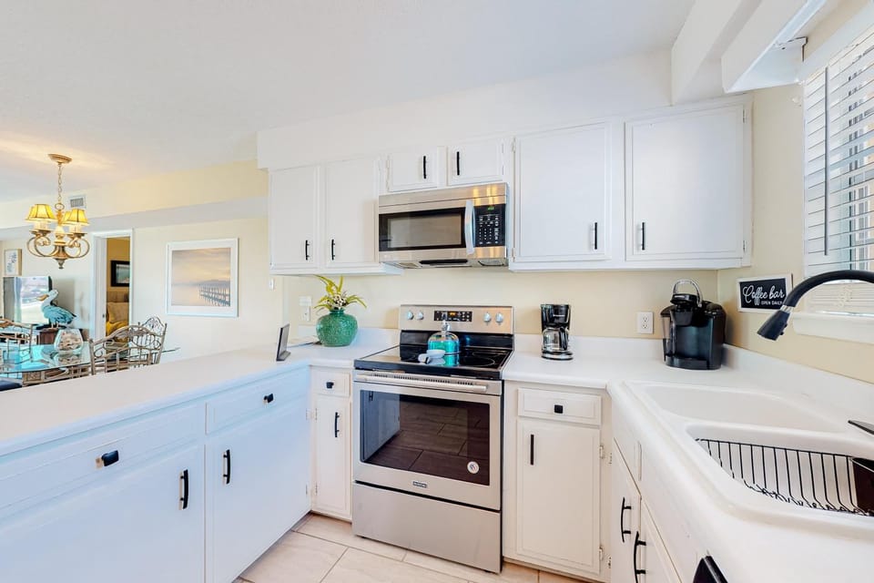 Quiet home with WiFi pool view of water & boardwalk to beach House in Dauphin Island