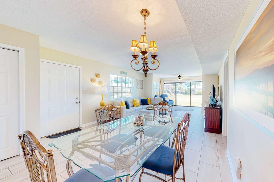 Quiet home with WiFi pool view of water & boardwalk to beach House in Dauphin Island
