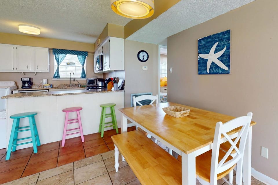 Condo with WiFi boardwalk to beach Gulf view pool & picnic area House in Dauphin Island